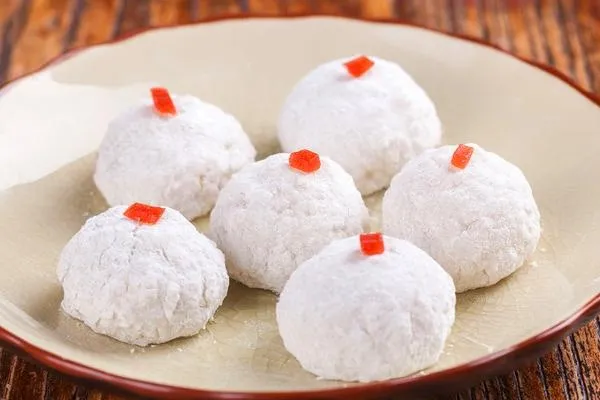 Ai Wo-Wo (艾窝窝) - Traditional Chinese New Year steamed cake